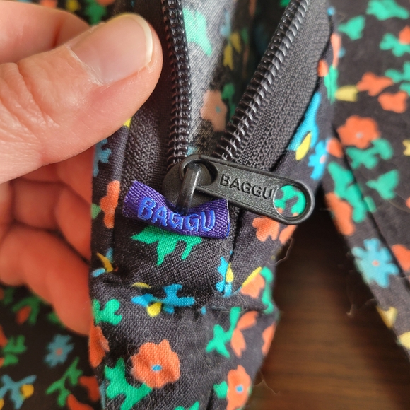 BAGGU Packable Sun Hat in Black Calico Floral - Picture 2 of 4